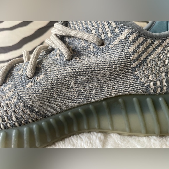 Yeezy 350 V2 Israfil - Picture 3 of 11